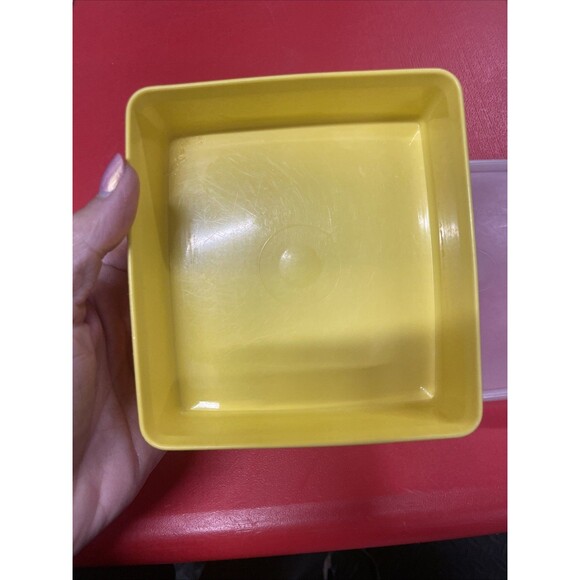 Vintage TUPPERWARE Square Away  Sandwich Keeper 670 & 671 - Yellow - Picture 3 of 4